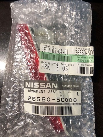 Катафот (отражатель) заднего бампера, правый 265605C000 NISSAN