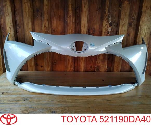 Бампер на авто 521190DA40 TOYOTA