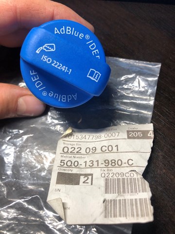 Крышка заливной горловины бака AD BLUE 5Q0131980C VAG