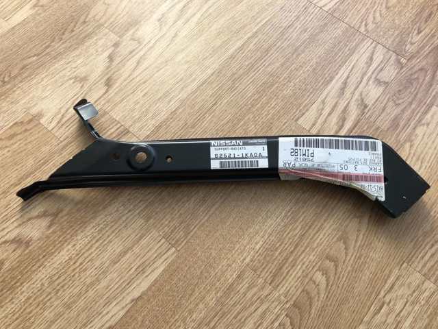 Рамка радиатора верхняя 625211KA0A NISSAN
