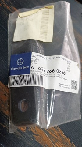 Ограничитель сдвижной двери, нижний на кузове 6397660265 MERCEDES