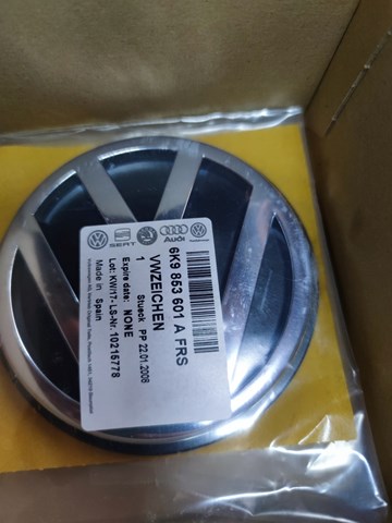 Эмблема на крышку багажника 6K9853601A VAG