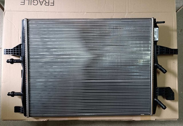 Радиатор охлаждения двигателя, дополнительный 701400 VALEO