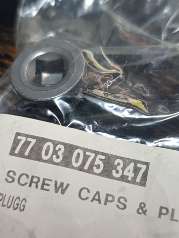 Болт поддона 7703075347 RENAULT