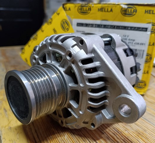 Генератор автомобильный 8EL012430581 HELLA