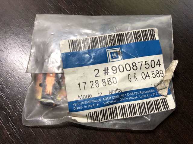 Выключатель контроля положения ручного тормоза 90087504 GM