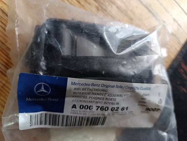Ручка передней двери внутренняя, левая A0007600261 MERCEDES