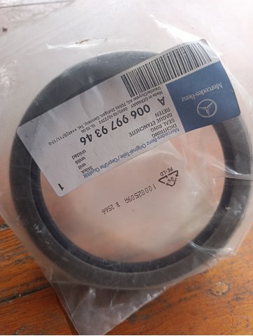 Сальник передней ступицы A0069979346 MERCEDES
