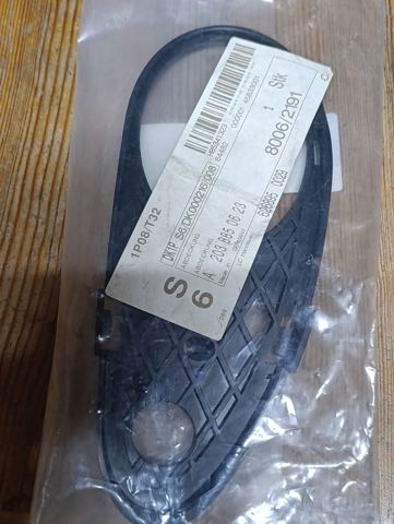 Решетка переднего бампера, правая A2038850623 MERCEDES