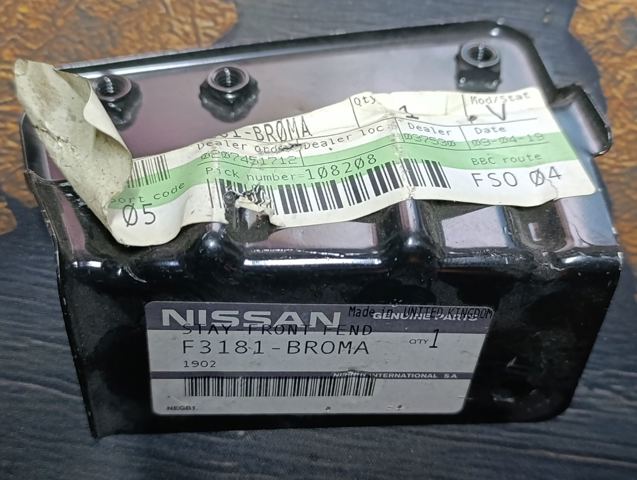 Кронштейн бампера переднего, внешний левый F3181BR0MA NISSAN