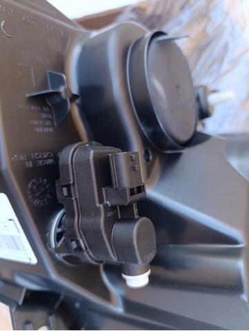 MAGNETI MARELLI LPP952 Фара левая в наличии Запорожье