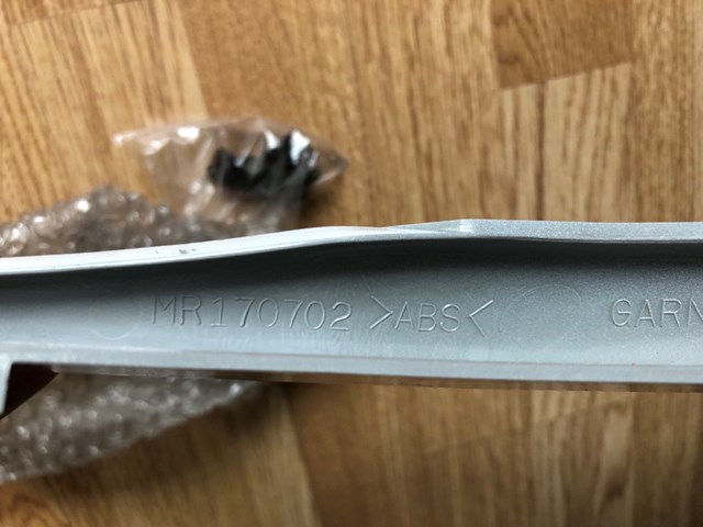 MR178870 MITSUBISHI Ресничка (накладка) правой фары купить в Винница