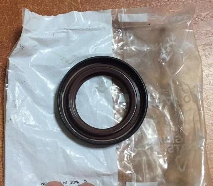 9822498280 Сальник полуоси переднего моста левой купить Черкассы