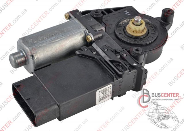 Мотор стеклоподъемника двери передней, правой 0130821694 BOSCH