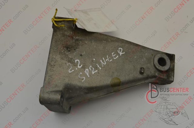 Кронштейн подушки (опоры) двигателя, правой 6112230304 MERCEDES