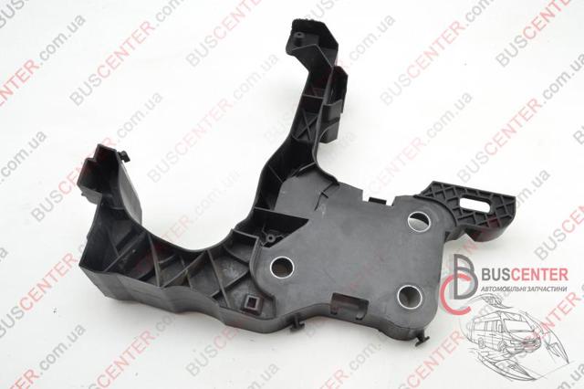 Суппорт радиатора правый / монтажная панель крепления фар 8200137496 RENAULT