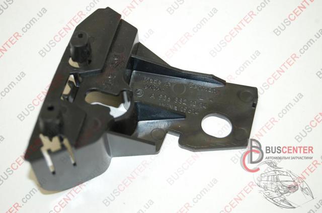 MERCEDES 9068821014 Кронштейн нижней накладки фар, левый в наличии Запорожье
