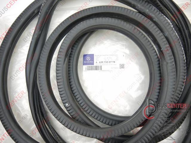 MERCEDES A6397330798 Уплотнитель двери задней правой (на кузове) в наличии Львов