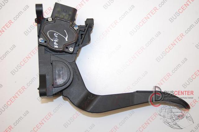 Педаль акселератора A9013000404 MERCEDES