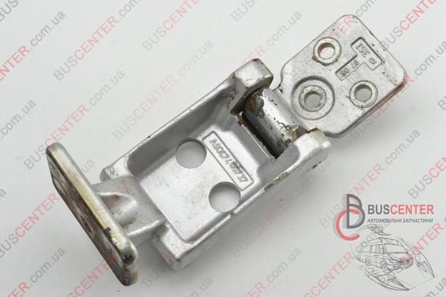 Петля задней (распашной) двери, правая нижняя A9067400737 MERCEDES