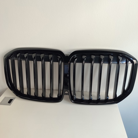 Решетка радиатора 51137454895 BMW