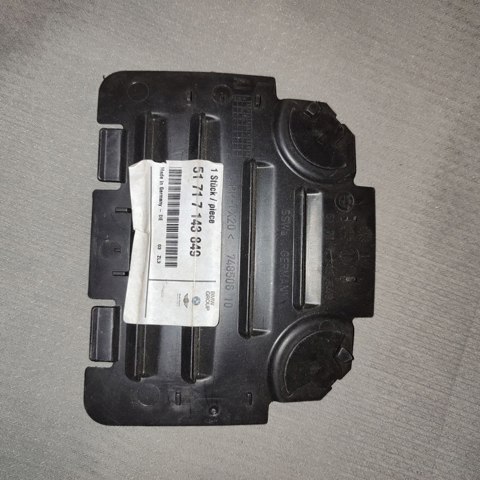 51717143849 BMW Лючок подкрылка переднего левого купить в Николаев
