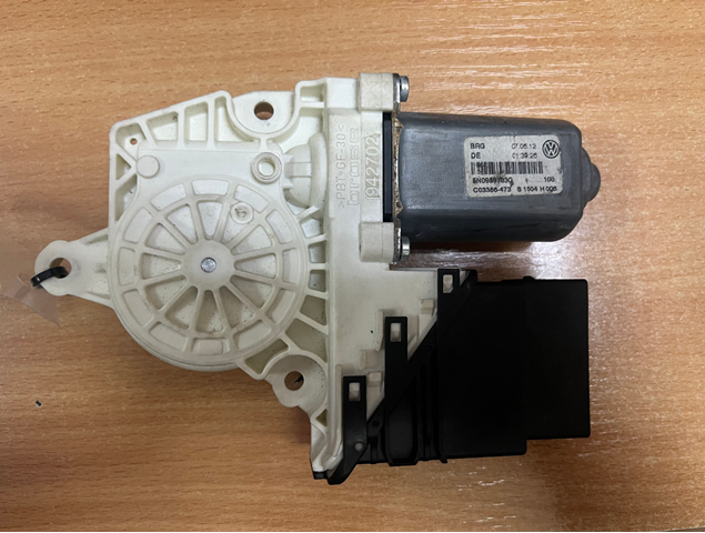 Привод электростеклоподъемника задний 5N0959703GVW1 VAG