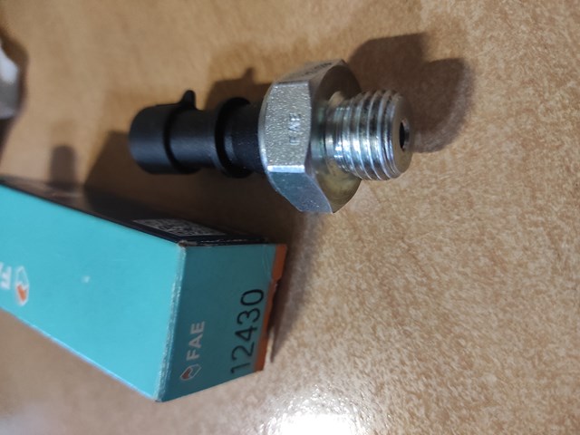 Датчик давления масла двигателя Альфа-ромео 155