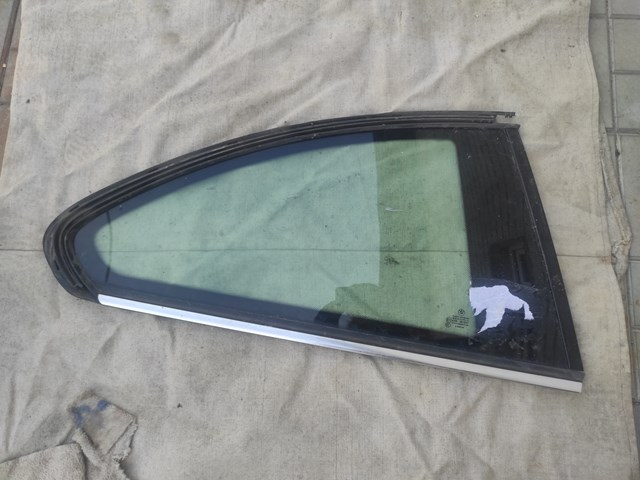Автомобильное стекло заднее 43R001057 BMW