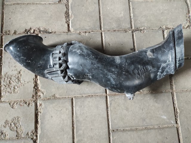 Воздухозаборник воздушного фильтра 7P6129609A VAG