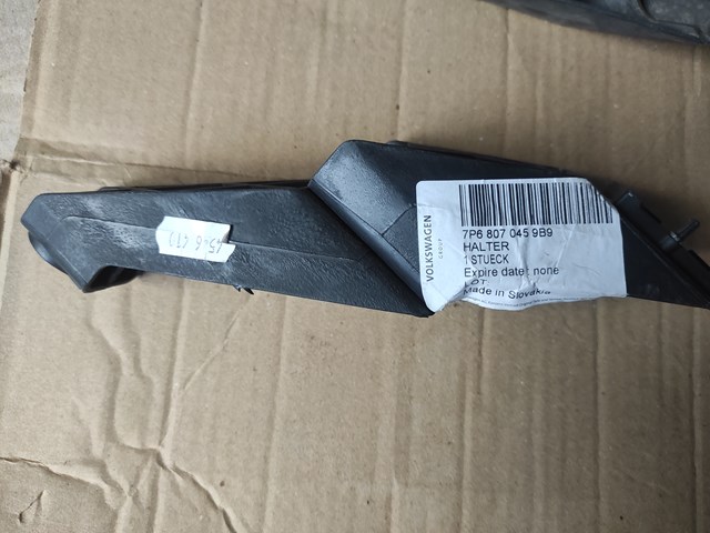 Левый кронштейн заднего бампера 7P6807045 VAG