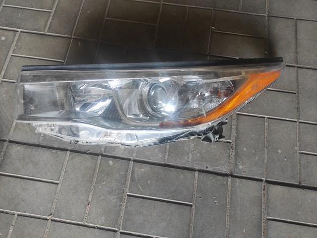 Блок фара левая 811500E180 TOYOTA