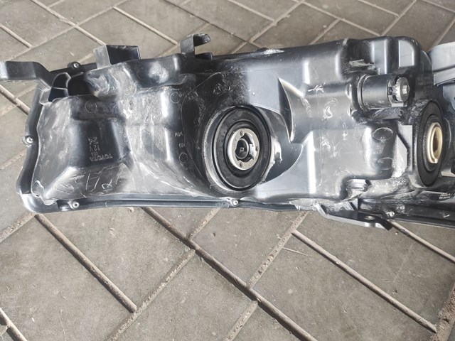 TOYOTA 811500E180 Фара левая в наличии Николаев