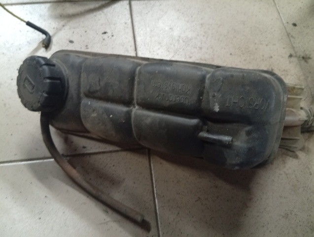 Водяной бачок системы охлаждения Мерседес-бенц Е