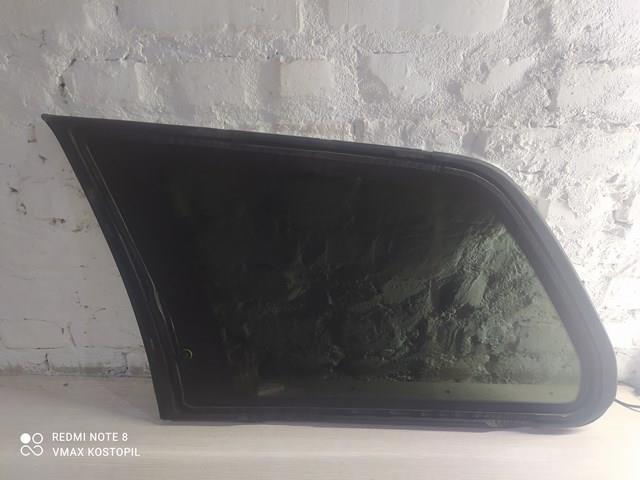 VOLVO 30779653 Стекло кузова (багажного отсека) правое в наличии Киев