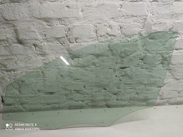 Стекло водительской двери 30799039 VOLVO