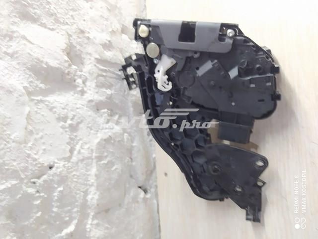 Замок двери задней правой 30799318 VOLVO