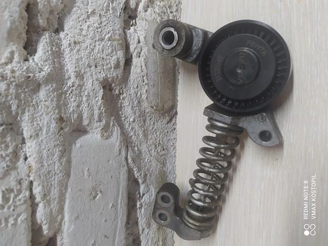 Натяжитель клинового ремня Вольво ХС40