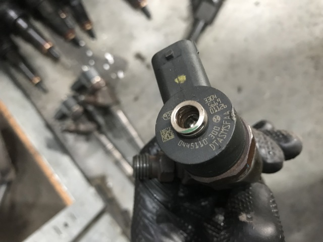 Форсунка впрыска топлива 0445110300 BOSCH
