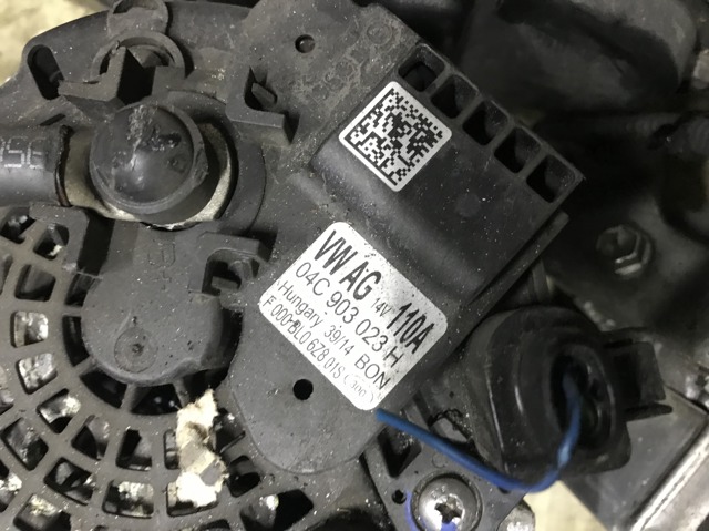 Автомобильный генератор 04C903023H VAG