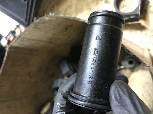Стакан свечи зажигания 11377509627 BMW