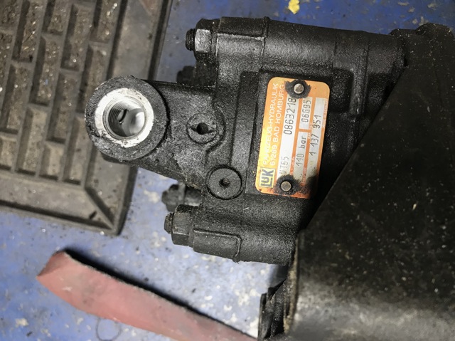 Насос гидравлики 1137951 BMW