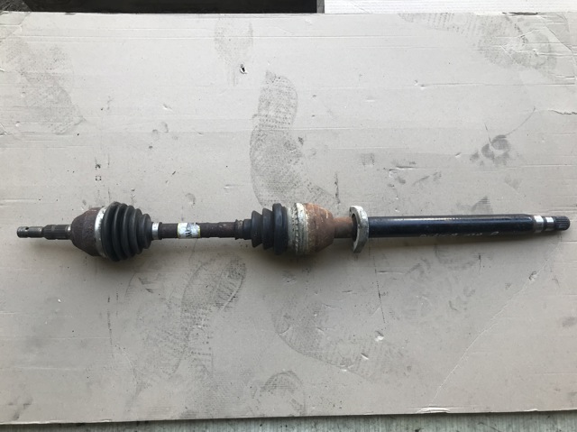 Полуось передняя, правая 13248627 OPEL