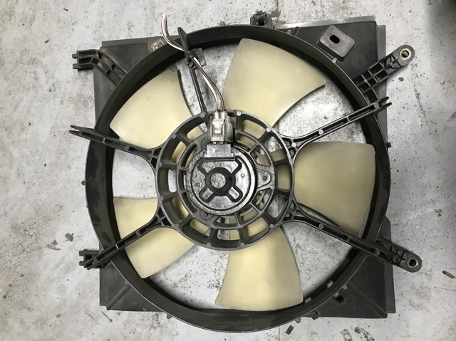 Мотор вентилятора системы охлаждения, левый 1636323010 TOYOTA