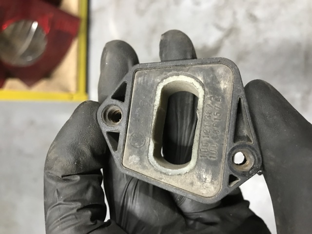 Подушка радиатора охлаждения, нижняя 1U0121367A VAG