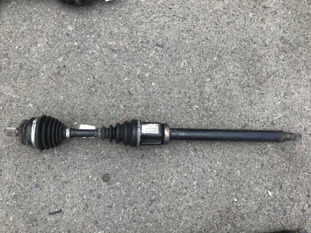 Полуось передняя, правая 30735130 VOLVO