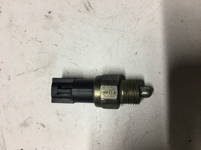 Включатель фонарей заднего хода 320066J00A NISSAN