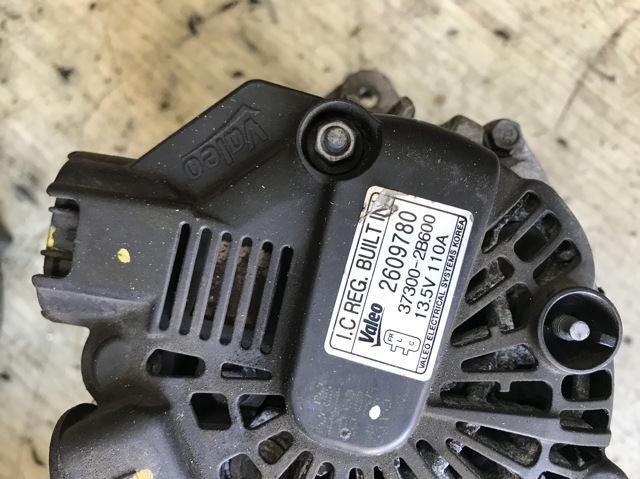 Автомобильный генератор 373002B600 HYUNDAI