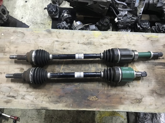 Полуось передняя, правая 391005SN0A NISSAN