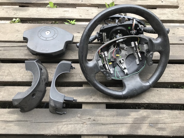 Подушка в руле 8200301513 RENAULT